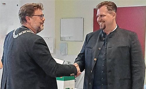 Zwei gestandene Mannsbilder für Eggstätt: Stefan Maier (rechts) ist der neue Stellvertreter von Bürgermeister Christoph Kraus. Foto Künzner-Hingerl