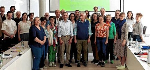 26 Vertreter aus den Archiven, Museen und Geschichtsvereinen aus der Region trafen sich zum ersten Mal im Landratsamt Rosenheim. Foto Landratsamt Rosenheim