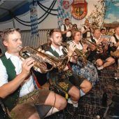 Griesstätter Feuerwehr lässt sich bei Bier- und Weinfest hochleben