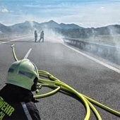 Böschungsbrand sorgt für Sperre der A8
