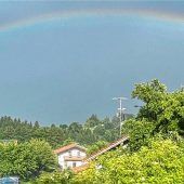 Prächtiger Regenbogen über der Ortsumgehung Prutdorf