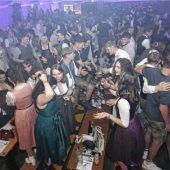 Ausgezeichnete Stimmung beim großen Wein- und Bierfest in Winden