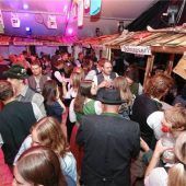 Eiselfinger Doppel-Jubiläum mit Bier und Wein gefeiert