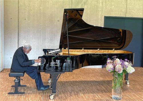 Abdullah Ibrahim bei seinem letztjährigen Benefizkonzert in der Aschauer Priental-Halle. Foto kirchner