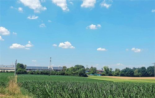 An dieser Stelle am Badria soll der neue Sportplatz entstehen. Foto Birkhof