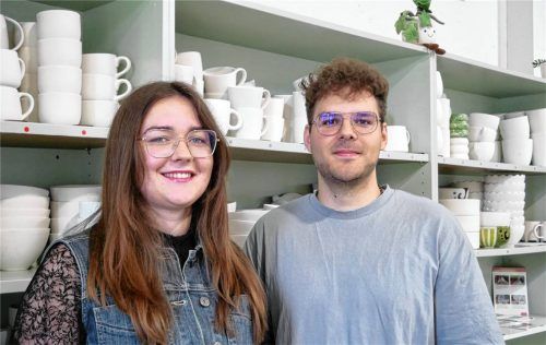 Auch wenn der Umzug eng geplant war: Anna-Maria Speckbacher und ihr Freund Patrick Heigl freuen sich, dass es in der neuen Werkstatt jetzt endlich losgeht. Fotos Onnasch