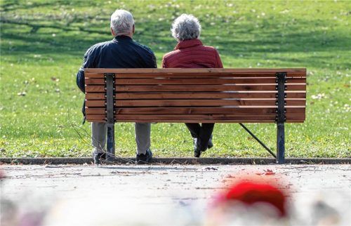 Auch zukünftig wird es in Bad Aibling einen Referenten geben, der sich um die Belange von Senioren (Symbolfoto) kümmert. Foto IMAGO/Chris Emil Janssen