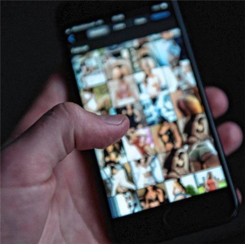 Auf dem Handy eines 56-Jährigen aus dem Landkreis Mühldorf wurden kinderpornografische Fotos gefunden. Foto (SYmbolbild) dpa