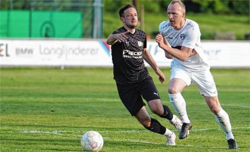 Auf dem Weg in die Bezirksliga? Thomas Schaberl (rechts) trifft mit der SG RRG auf Anger.Foto Walter Semerad