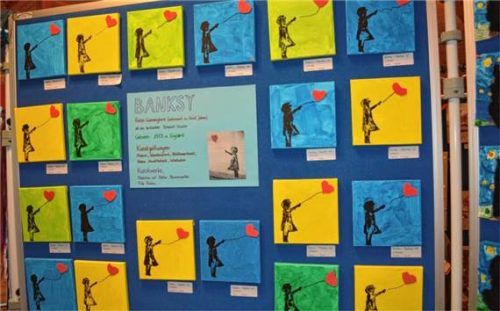 Banksy lässt grüßen: Eine große Kunstausstellung präsentierte der Kindergarten Mariä Himmelfahrt im Pfarrsaal. Foto Eder