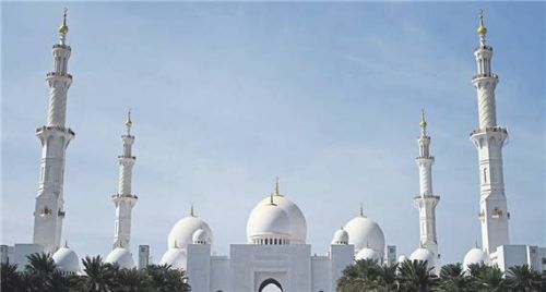 Beeindruckend: die Scheich-Zayid-Moschee in Abu Dhabi. Foto dpa