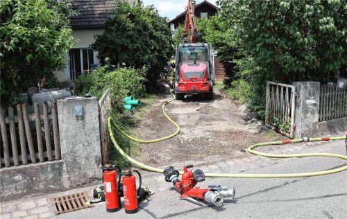 Bei Baggerarbeiten wurde die Gasleitung beschädigt.Fotos  Fib/Eß