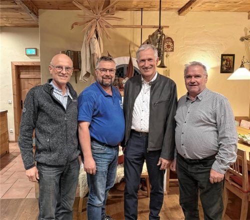 Bei der Jahresversammlung: (von rechts) WGW-Vorstand Richard Pointl, Stellvertreter Josef Schöberl, Kassenprüfer Thomas Eberharter und Kassier Franz Manzinger. Foto re