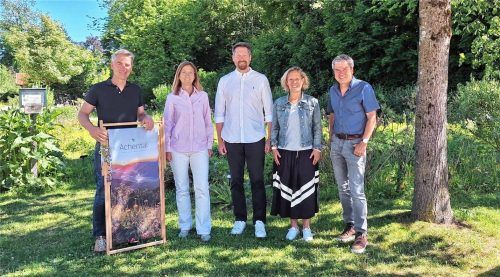 Bei der konstituierenden Sitzung des Verwaltungsrats: (von links) Andreas Scheck, Martina Gaukler, Johannes Weber, Elisabeth Keihl und Thomas Müllinger. Foto Achental Tourismus
