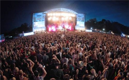 Beim Chiemsee Reggae Summer in Übersee (Archivbild) werden am Wochenende Tausende Musikfans erwartet. Foto dpa