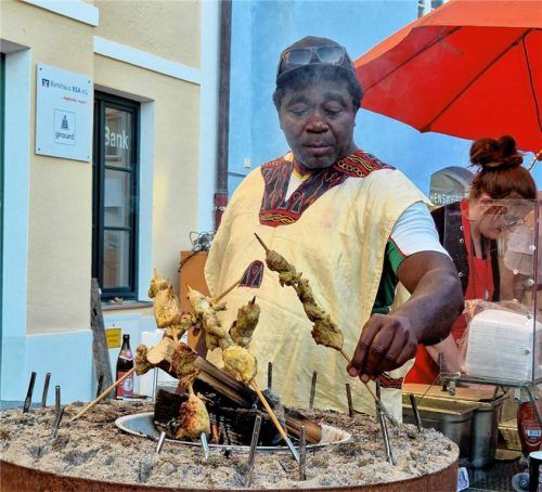 Beim Nationenfest gibt es traditionell auch Spezialitäten aus Afrika. Foto Rieger