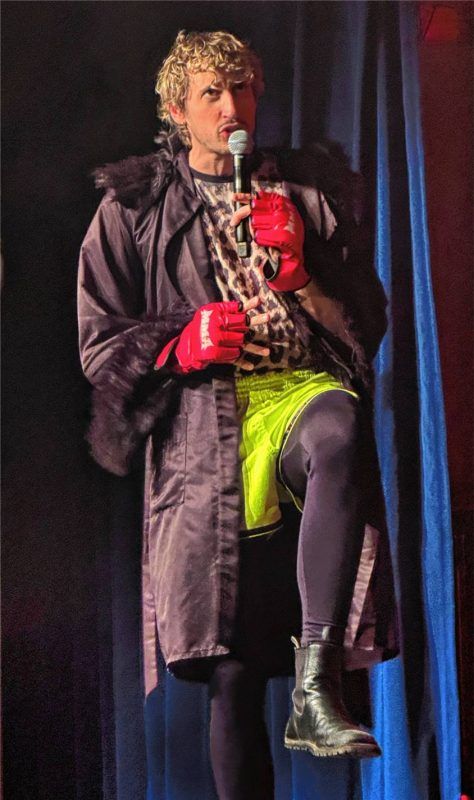 Berni Wagner bot im Haberkasten einen klugen, manchmal unbequemen Abend über Männer und Männlichkeit. Foto Kreibich