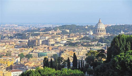Blick auf die Kuppel des Petersdoms in Rom. Foto Picture Alliance/dpa-tmn