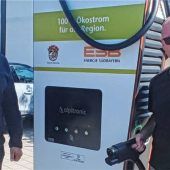 Elektroladesäule am Dorfladen