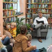 Vorlesestunde mit dem Bürgermeister