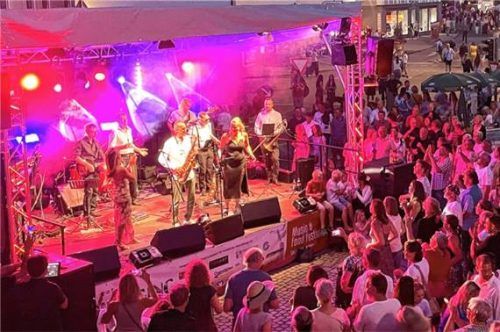 Bunte Festivalstimmung bei „Swinging Prien“. Die Veranstaltung bietet ein Programm für die ganze Familie. Foto  Atchiv Berger