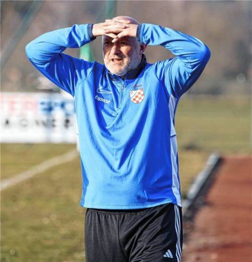 Coach Petar Jokic und NK Croatia Rosenheim feierten den Klassenerhalt am grünen Tisch.Foto Christian Mühlhofer