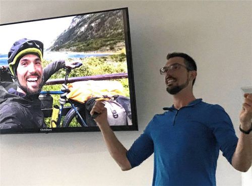 Darius Braun ist Motivationstrainer, Buchautor und begeisterter Radler. Für die Patienten in der Klinik St. Irmingard hielt er im Rahmen seiner „Mutmacher“-Tour nun einen Impulsvortrag. Nach der Diagnose Gehirntumor, Operation und einem jahrelangen Kampf zurück ins Leben und in die Freude schilderte Braun authentisch seinen Weg. Foto Dachs