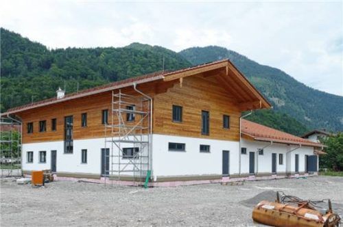 Das Feuerwehrhaus in Niederaudorf steht kurz vor der Fertigstellung, der Auftrag für den Einbau der Medientechnik wurde bereits vergeben. Foto Schubert