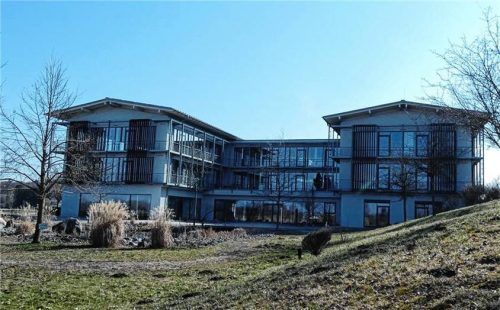 Das Fossil-Gebäude in Grabenstätt soll eine gänzlich neue Fassade erhalten. Foto Archiv Müller