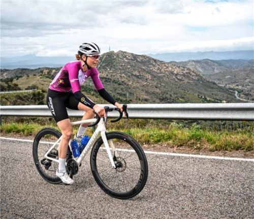 „Das große Ziel wäre die ‚Tour de Femme‘“: Julia Bachl möchte ihren Weg im Radsport gehen. Fotos Sjors Beukeboom