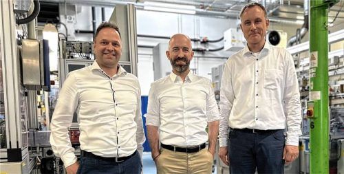 Das Management der ETM Dynamics (von links) mit CEO Simon Skarabis, Oliver Janz (Geschäftsführer ETM International) und Josef Wimmer (kaufmännischer Leiter) setzt nach der SGF-Insolvenz auf Wachstumskurs. Foto Lohmann