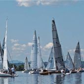 SCCF Segelclub Chiemsee Feldwies startet bei schwachem Wind in Regattasaison