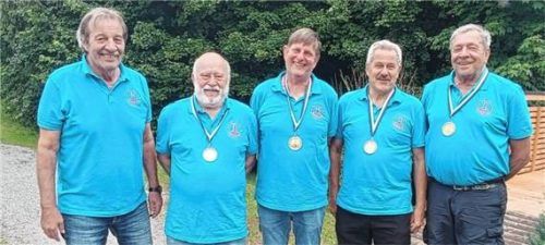 Das Siegerteam: (von links) Bernd Schulz, Sandor Varga, Andreas Welz, Josef Hofmann und Hans Huber. Foto re