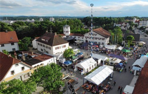 Das Töginger Stadtfest ist eine gute Gelegenheit, einfach gemütlich beisammen zu sitzen, zu ratschen und etwas später auch das Tanzbein zu schwingen. Foto Stadt Töging