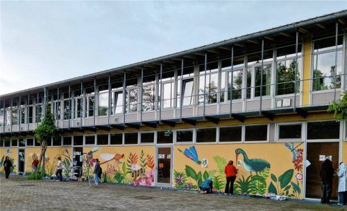 Dauerhaftes Kunstprojekt unter dem Direktorat: Motive aus der Nicklheimer Filze am Inntal-Gymnasium.

Fotos Inntal-Gymnasium Raubling