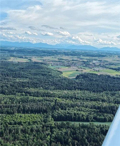 Der Burghauser und Altöttinger Forst von oben: Hier soll ein Teil der Windräder entstehen. Foto Hoog