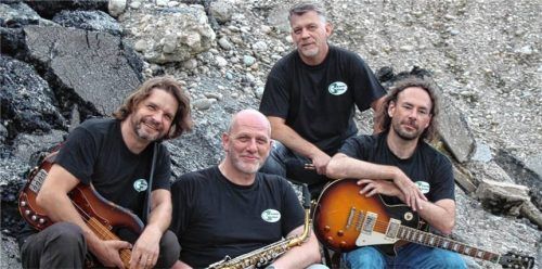 Der CoverClan aus dem Altlandkreis Wasserburg: (von links) Marc (Bass und Gesang), Andreas (Gesang, Saxofon, Flöte, Percussion), Harry (Drums) und Roland (Gitarre).