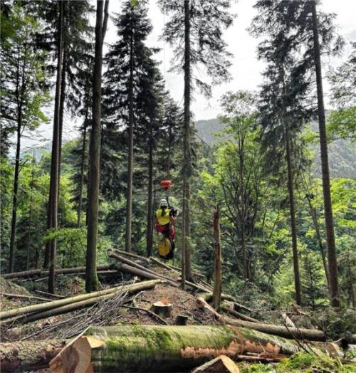 Der Einsatz war in steilem und unwegsamem Gelände. Foto Bergwacht Bad Feilnbach