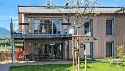 Der Erweiterungsbau des Caritas „Haus Christophorus“ wurde auch mit den Weihnachtsspenden der OVB-Leser aus dem Jahr 2020 finanziert. Am 13. Juni können sie sich beim „Tag der offenen Tür“ davon überzeugen, welch lebenswerter Ort in Brannenburg entstanden ist. Foto Alexandra Huber