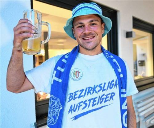 Der Meisterkapitän des TuS Raubling: Michael Gruber.Foto ru