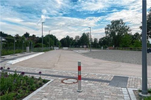 Der neue Dorfplatz wäre dann soweit: Erst feiern und ab Juli aufbauen. Foto Günster