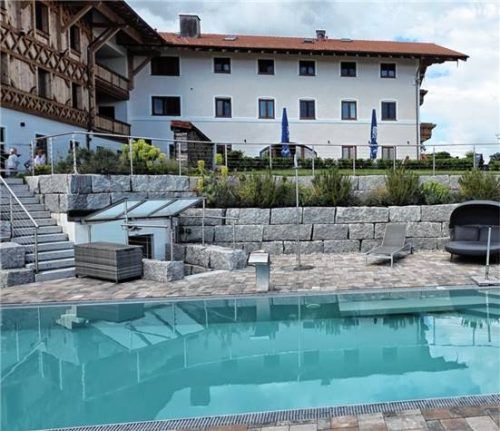 Der Pool ist immer 30 Grad warm.