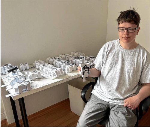 Die geschmiedeten Abfalleimer sind Teil des Stadtbildes. Foto privat