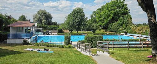 Der Schwimmbadverein Bruckmühl betreibt das Bad mit viel Engagement. Foto re