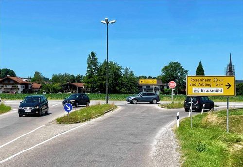 Der Straßenabzweig Staatsstraße 2078-Kreisstraße RO8 erhitzt schon lange die Gemüter. Nun wurde eine Lösung gefunden. Foto Neuwirth