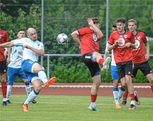 Der TSV Bad Endorf und der ASV Au trafen zuletzt im Mai 2024 aufeinander. Danach verabschiedeten sich die Mannen aus dem Kurort in Richtung Bezirksliga und die Auer in Richtung Kreisklasse – zur neuen Saison gibt es das Duell wieder im Oberhaus des Fußball-Kreises Inn/Salzach.Foto Franz Ruprecht