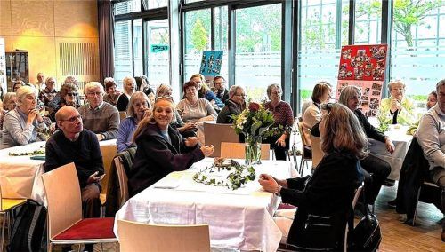 Die „Aiblinger Tauschfreunde“ haben ihr zehnjähriges Bestehen mit 70 Mitgliedern und Gästen gefeiert. Die Idee für das Tauschen, Helfen und Miteinander hat sich mittlerweile zu einem großen Netzwerk entwickelt. Foto Benninghoven
