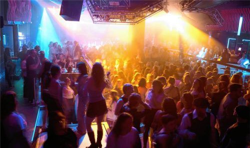 Die Auseinandersetzung und die Schlägerei sollen sich vor einer Disco am Roßacker zugetragen haben. Foto dpa