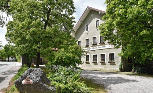 Die Brauerei und das Gasthaus Ametsbichler in Aschau am Inn: Hinter der Fassade verbirgt sich eine 150-jährige Geschichte. Foto Brigitta Erdödy