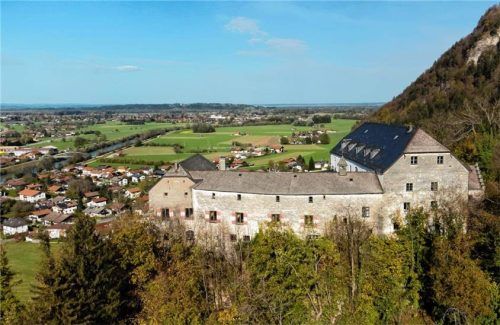 Die Burg Marquartstein sucht seit über einem Jahrzehnt einen neuen Besitzer. Foto Anita Berger
